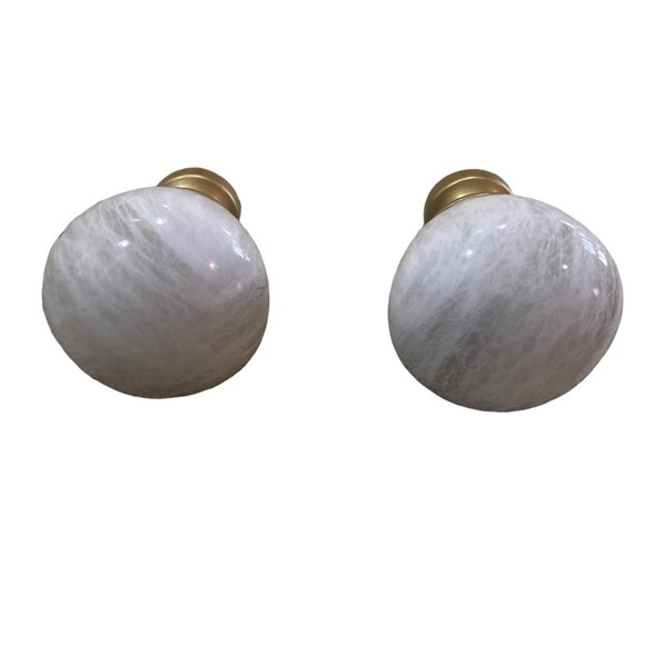 NWT pair of curtain finials in marble like finish & goldtone screw in - Picture 2 of 6